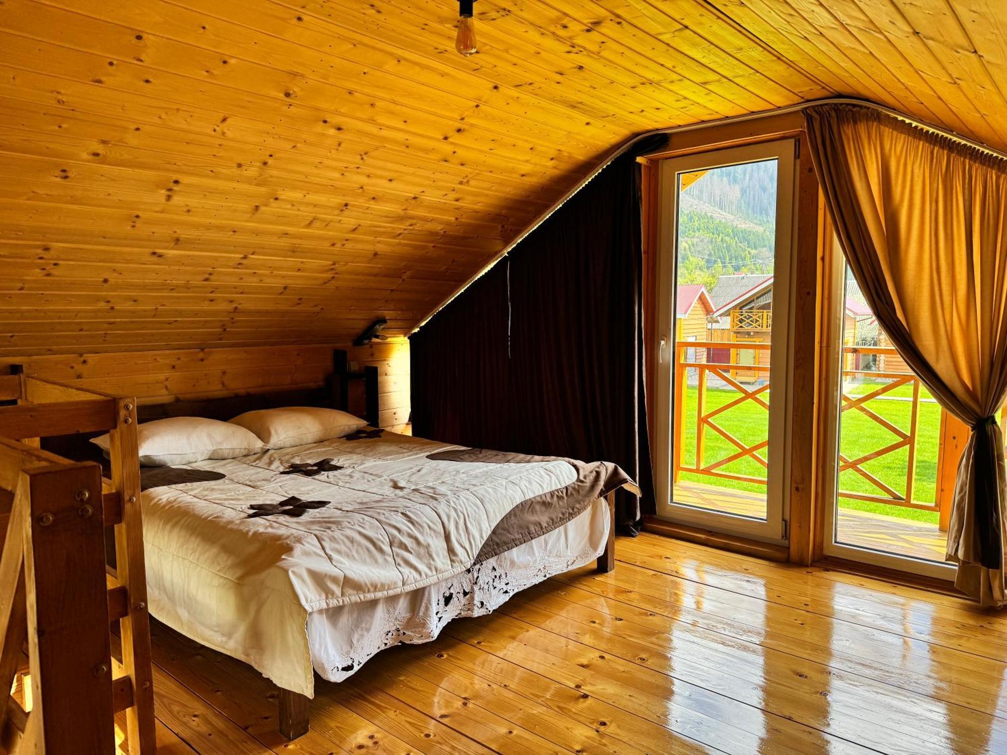 Eco Centr Zrub Hotel Maydan Екстериор снимка