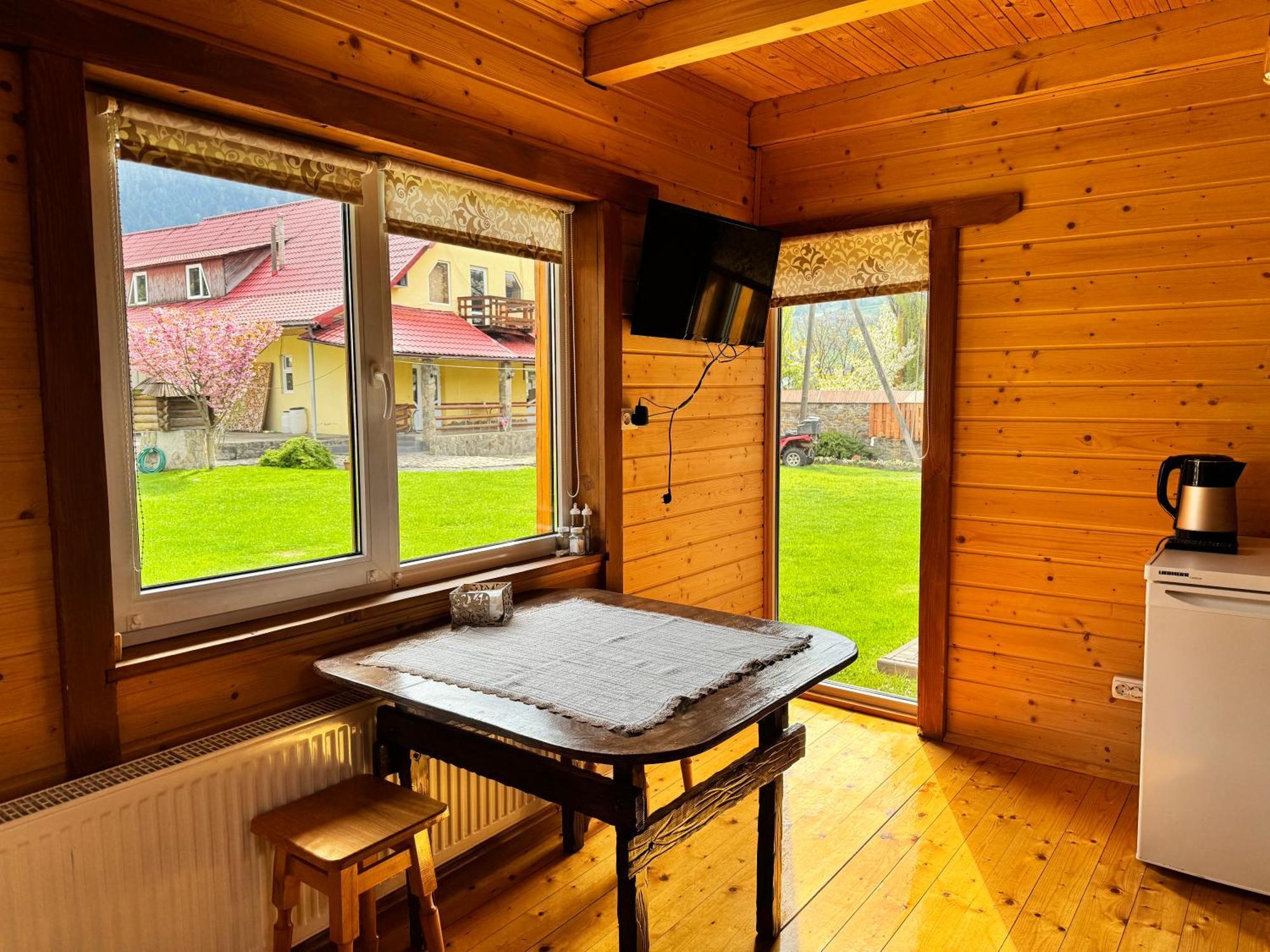 Eco Centr Zrub Hotel Maydan Екстериор снимка
