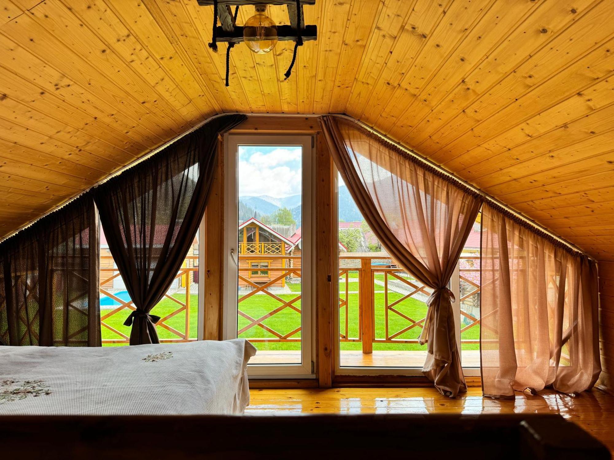 Eco Centr Zrub Hotel Maydan Екстериор снимка