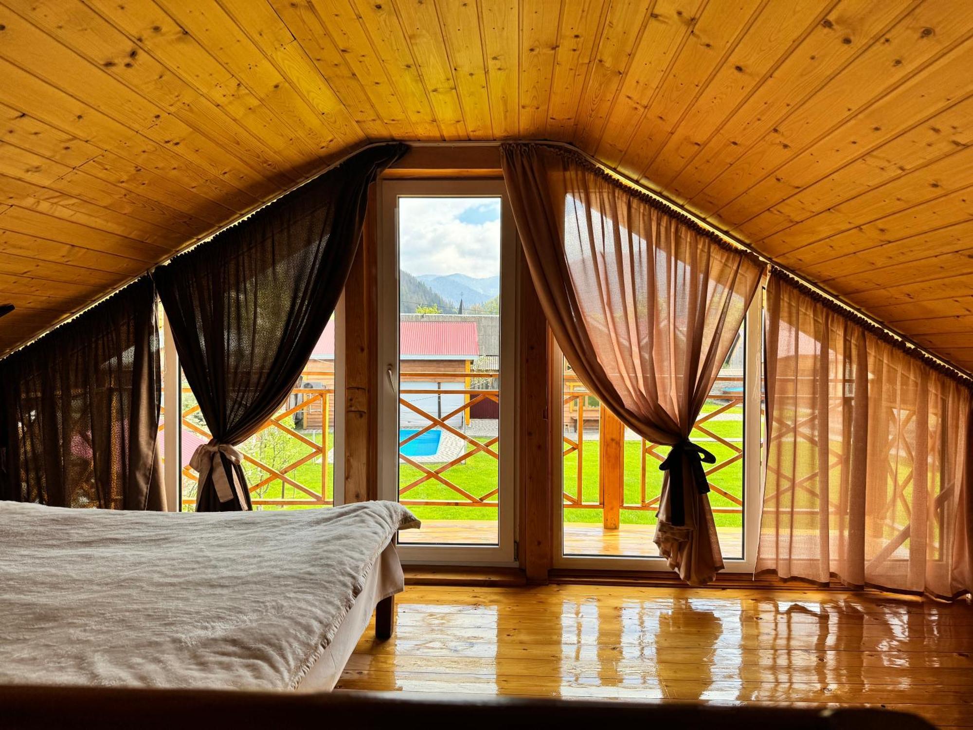 Eco Centr Zrub Hotel Maydan Екстериор снимка