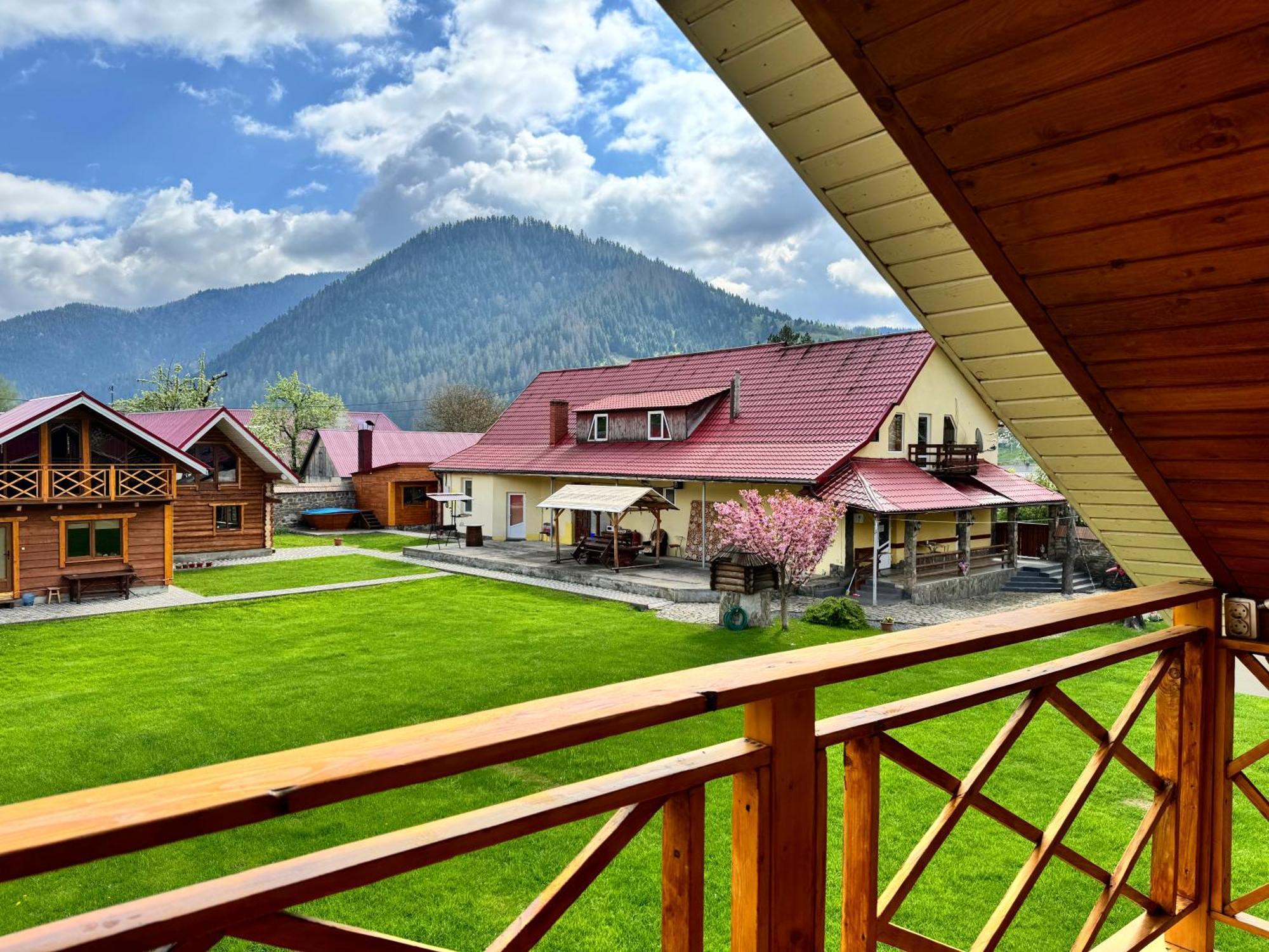 Eco Centr Zrub Hotel Maydan Екстериор снимка