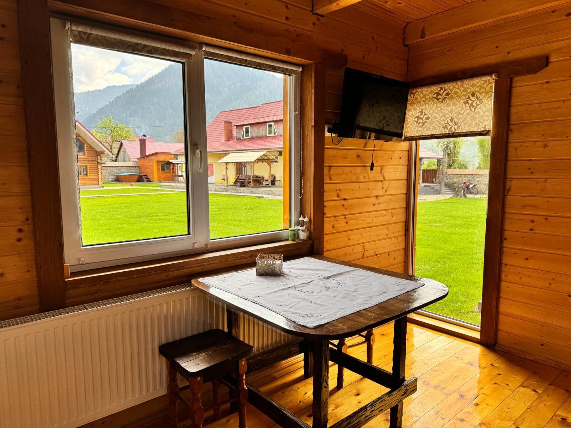 Eco Centr Zrub Hotel Maydan Екстериор снимка